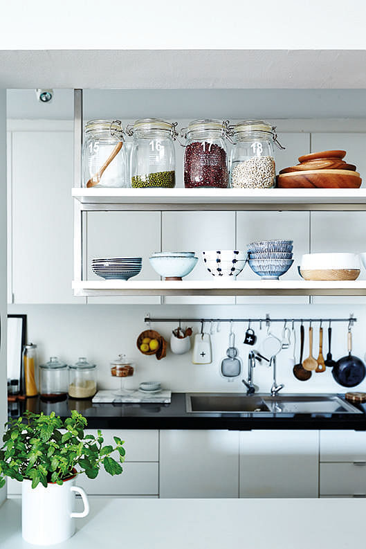 5 ways to do open shelving in the kitchen | Home & Decor Singapore